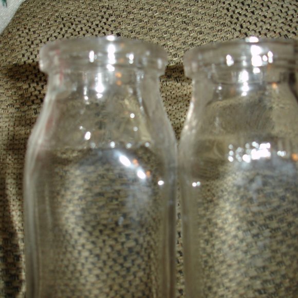 Bundle of 4 Vintage Half Pint Clear Glass Bottles No Lid - Meadow Gold Milk Plus - Picture 3 of 11